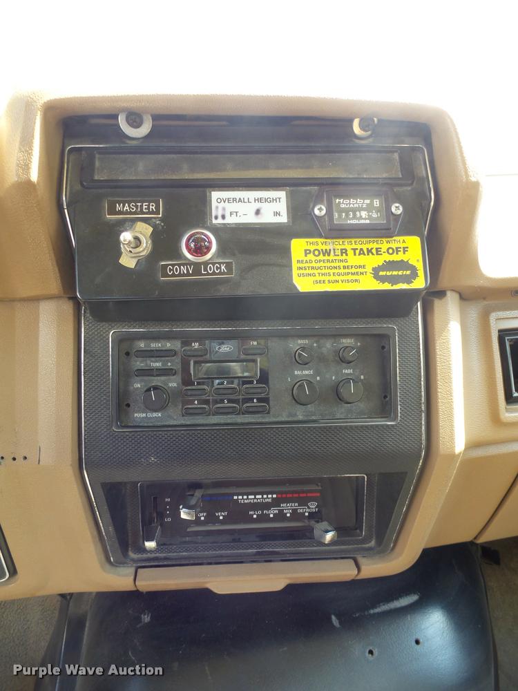 image for item DH9665 1990 Ford F800 digger derrick truck