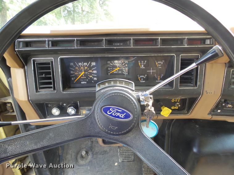 image for item DH9665 1990 Ford F800 digger derrick truck