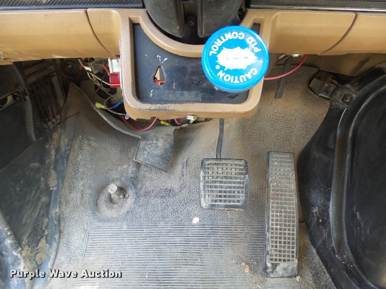 image for item DH9665 1990 Ford F800 digger derrick truck