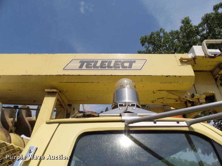 image for item DH9665 1990 Ford F800 digger derrick truck