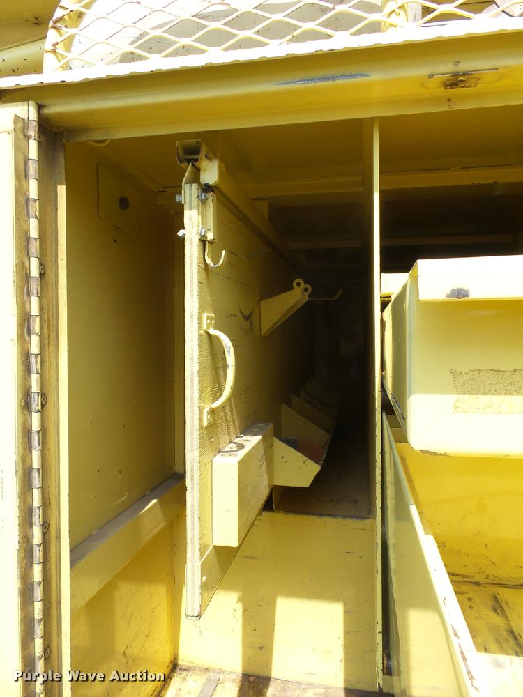 image for item DH9665 1990 Ford F800 digger derrick truck