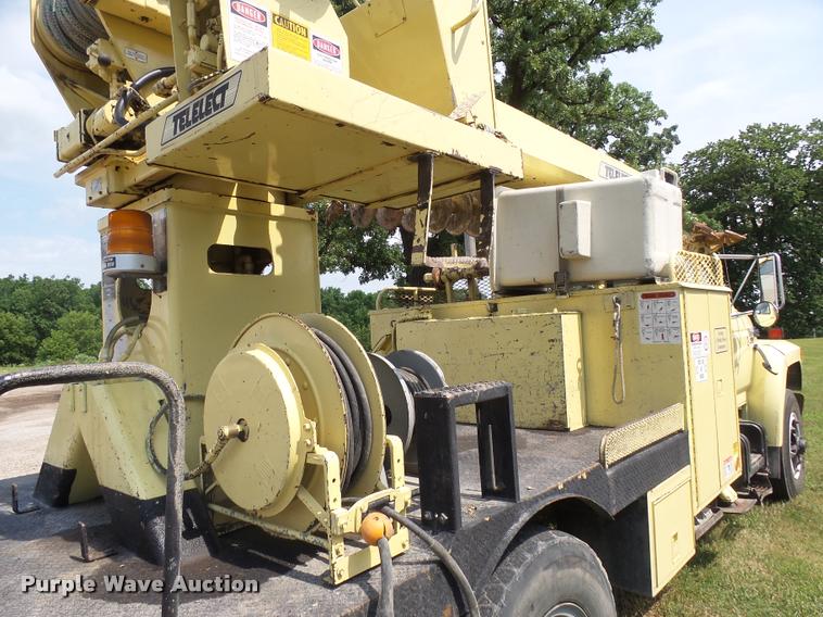 image for item DH9665 1990 Ford F800 digger derrick truck