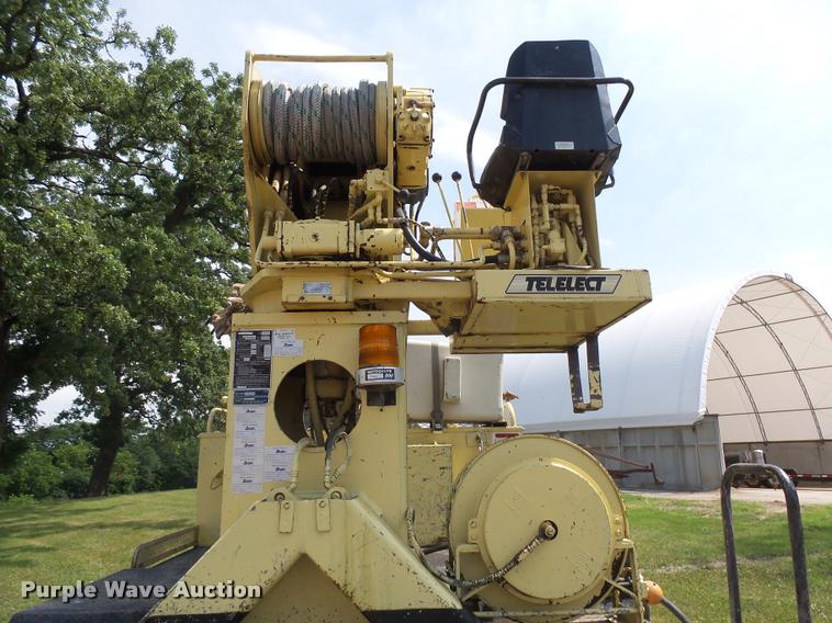 image for item DH9665 1990 Ford F800 digger derrick truck