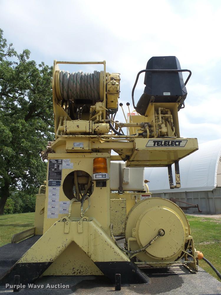 image for item DH9665 1990 Ford F800 digger derrick truck