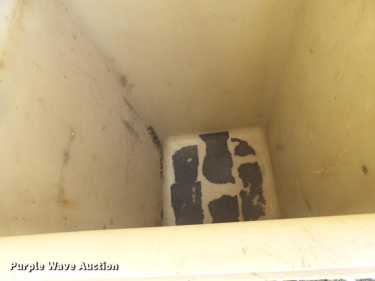 image for item DH9665 1990 Ford F800 digger derrick truck