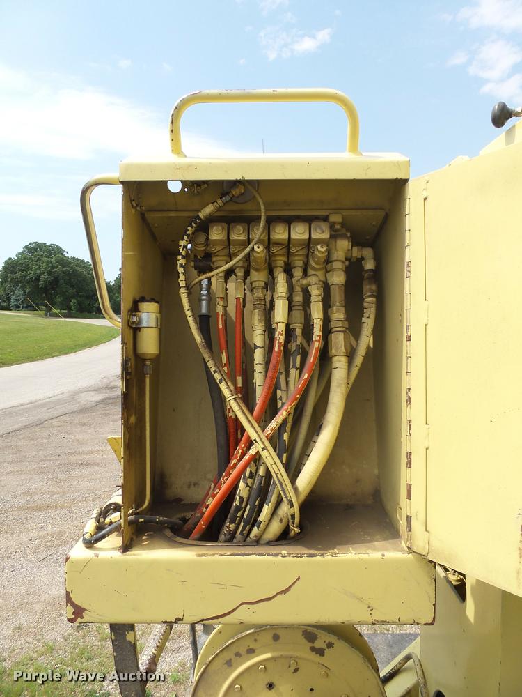 image for item DH9665 1990 Ford F800 digger derrick truck