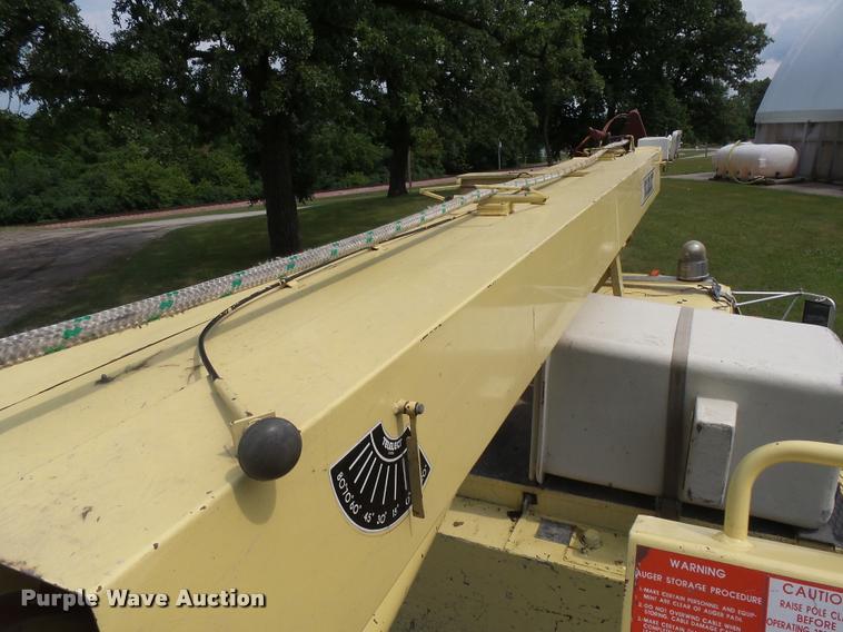 image for item DH9665 1990 Ford F800 digger derrick truck