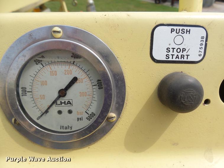 image for item DH9665 1990 Ford F800 digger derrick truck