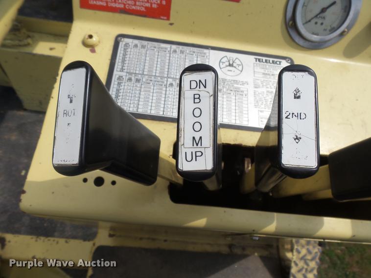 image for item DH9665 1990 Ford F800 digger derrick truck