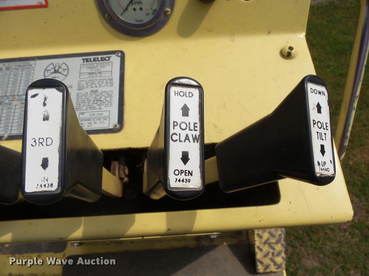 image for item DH9665 1990 Ford F800 digger derrick truck