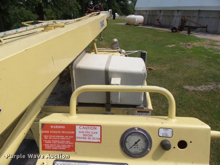 image for item DH9665 1990 Ford F800 digger derrick truck