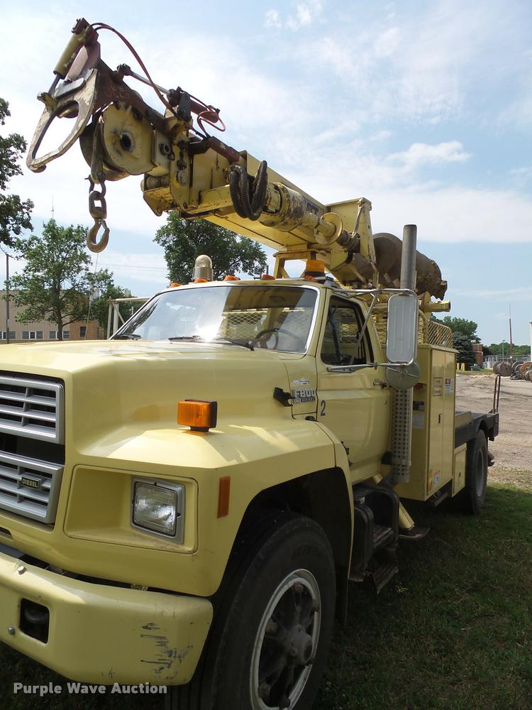 image for item DH9665 1990 Ford F800 digger derrick truck