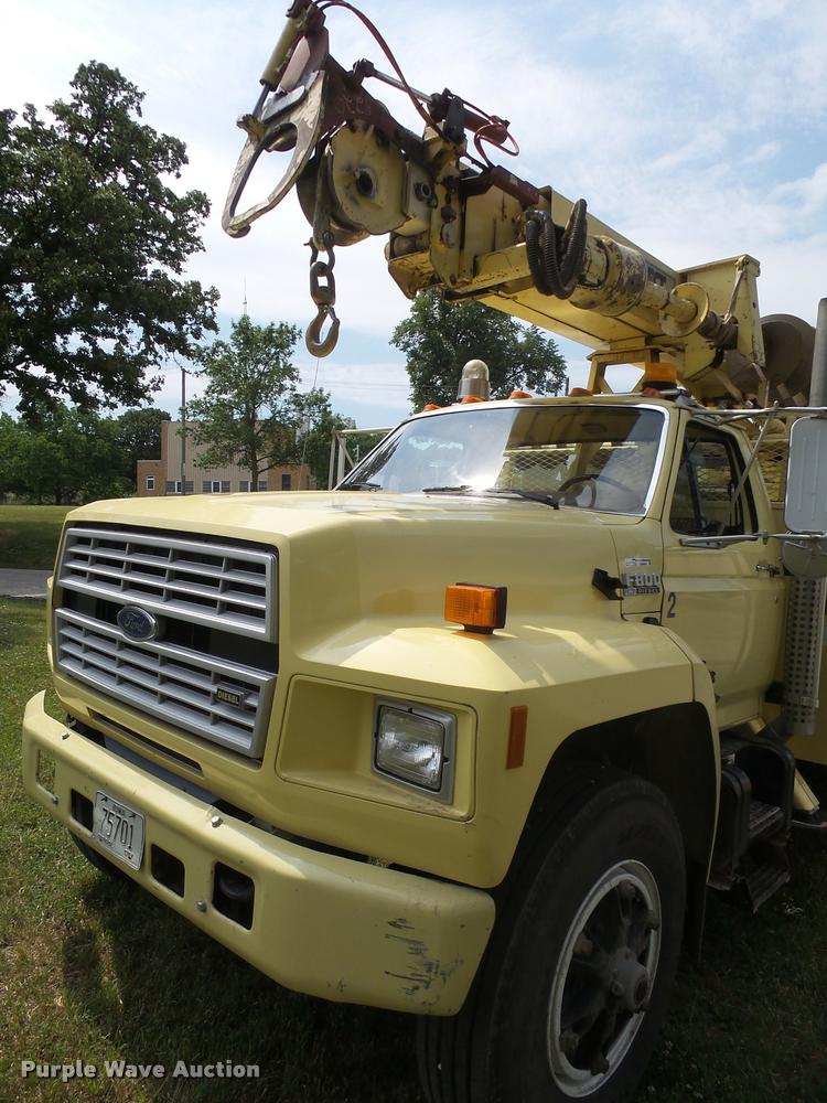 image for item DH9665 1990 Ford F800 digger derrick truck