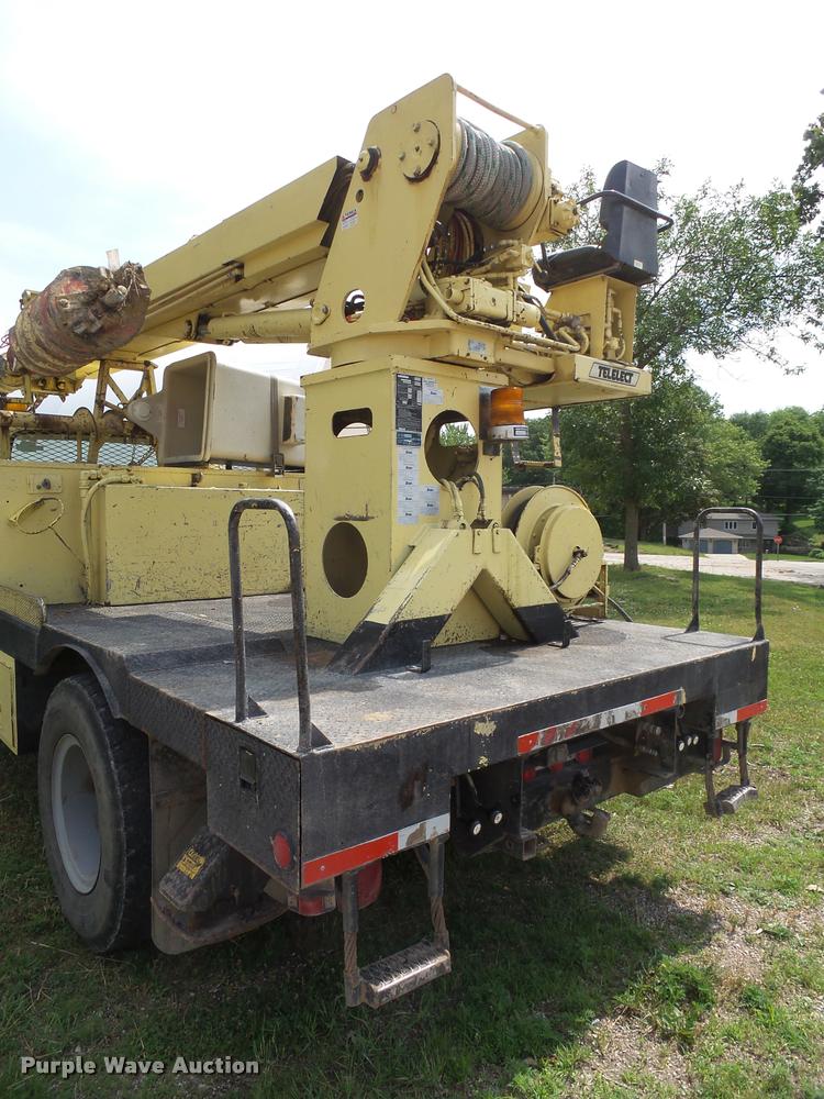 image for item DH9665 1990 Ford F800 digger derrick truck