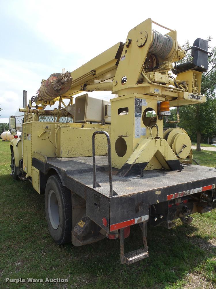 image for item DH9665 1990 Ford F800 digger derrick truck