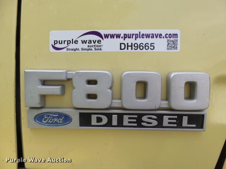 image for item DH9665 1990 Ford F800 digger derrick truck