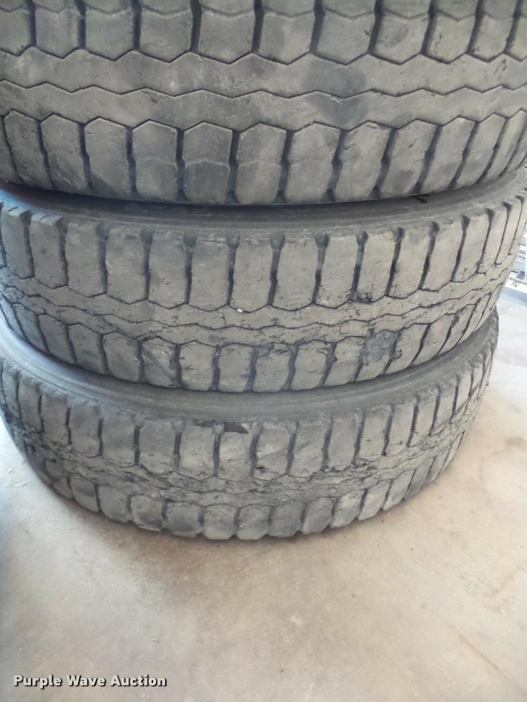 image for item DK9490 (10) 11R22.5 tires