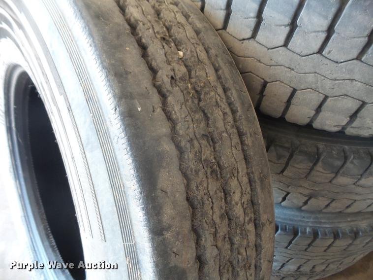 image for item DK9490 (10) 11R22.5 tires