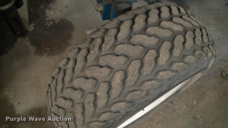 image for item DK9652 1983 Ford 1510 tractor