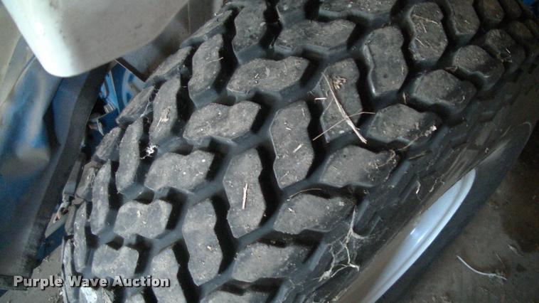 image for item DK9652 1983 Ford 1510 tractor