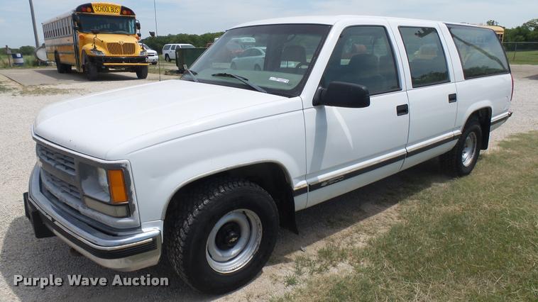 image for item DR9643 1999 Chevrolet Suburban C1500 SUV