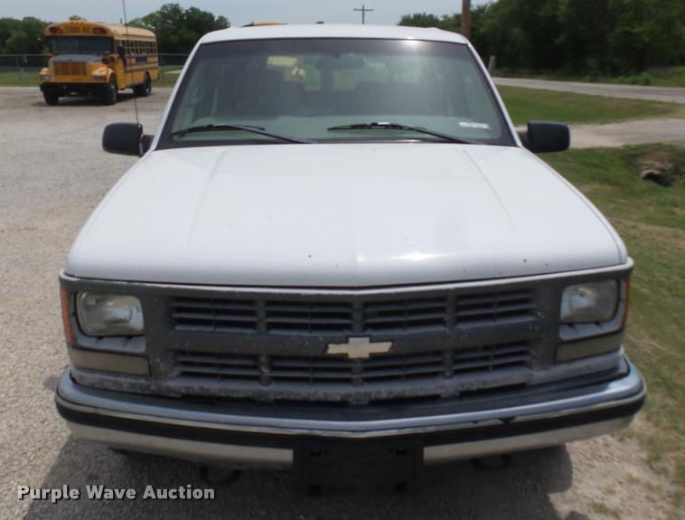 image for item DR9643 1999 Chevrolet Suburban C1500 SUV