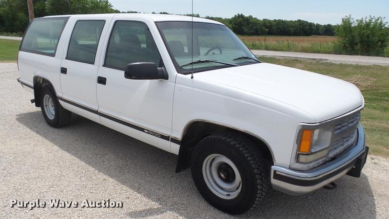image for item DR9643 1999 Chevrolet Suburban C1500 SUV