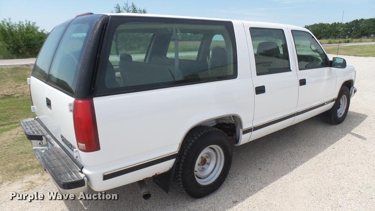 image for item DR9643 1999 Chevrolet Suburban C1500 SUV