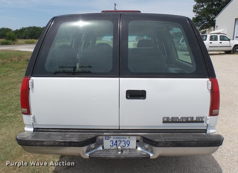 image for item DR9643 1999 Chevrolet Suburban C1500 SUV