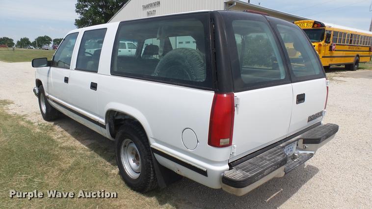 image for item DR9643 1999 Chevrolet Suburban C1500 SUV