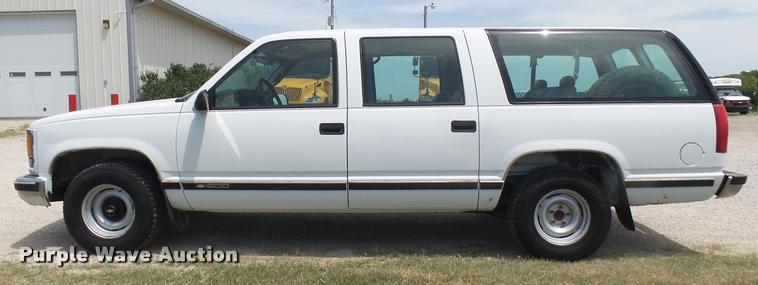 image for item DR9643 1999 Chevrolet Suburban C1500 SUV