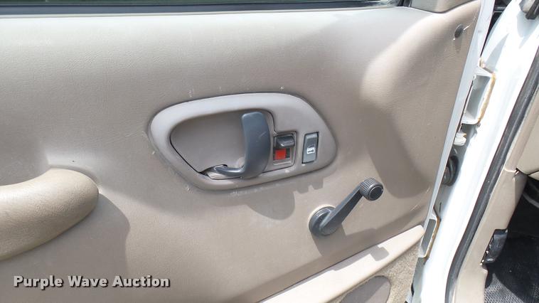 image for item DR9643 1999 Chevrolet Suburban C1500 SUV