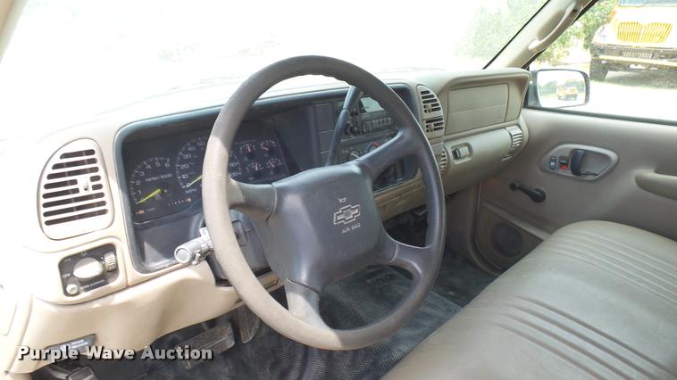 image for item DR9643 1999 Chevrolet Suburban C1500 SUV