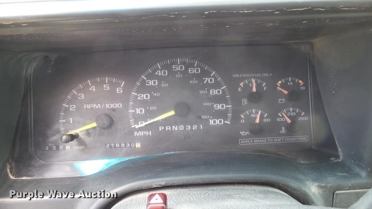 image for item DR9643 1999 Chevrolet Suburban C1500 SUV