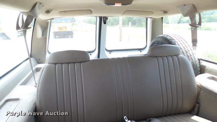 image for item DR9643 1999 Chevrolet Suburban C1500 SUV