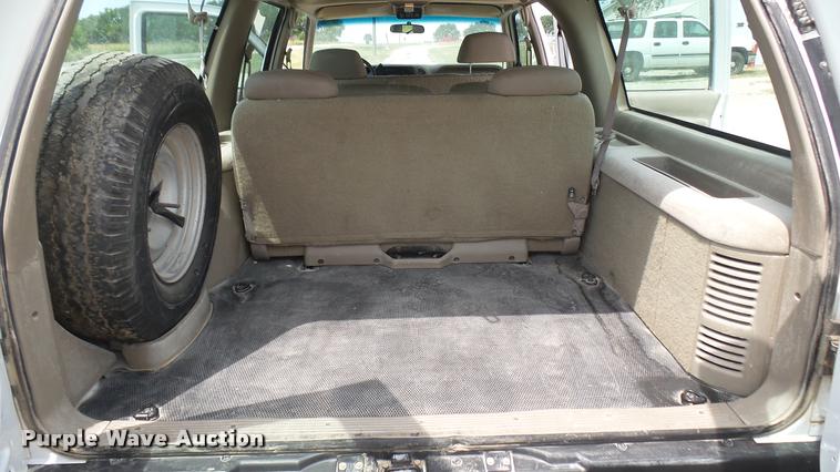 image for item DR9643 1999 Chevrolet Suburban C1500 SUV