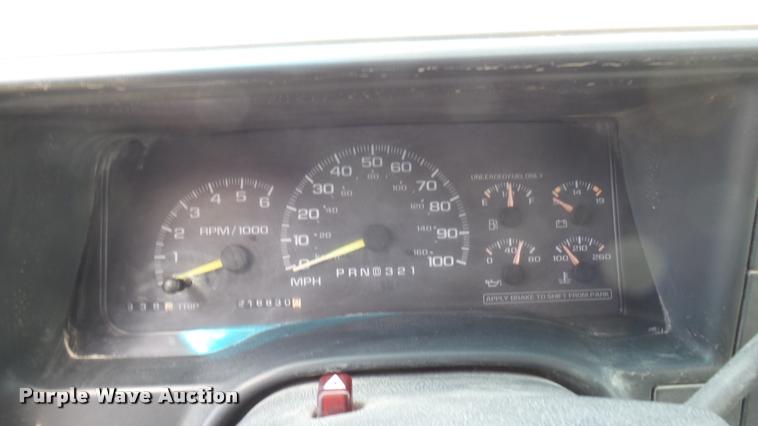 image for item DR9643 1999 Chevrolet Suburban C1500 SUV