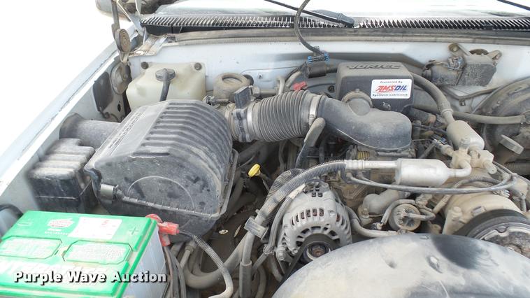 image for item DR9643 1999 Chevrolet Suburban C1500 SUV