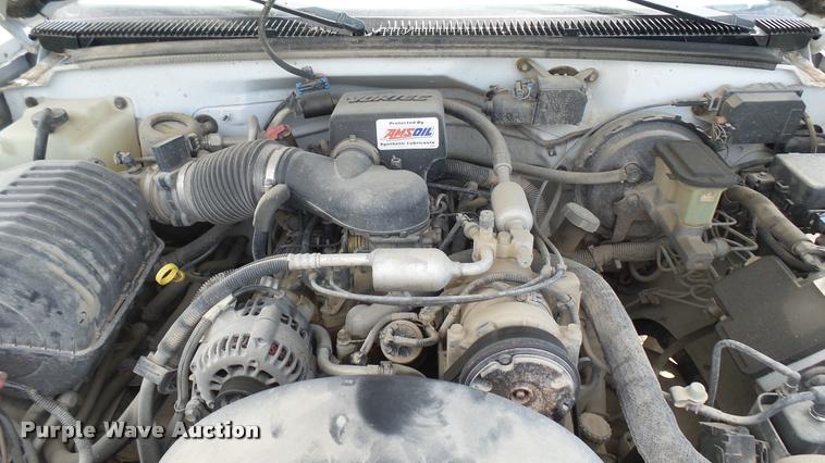 image for item DR9643 1999 Chevrolet Suburban C1500 SUV