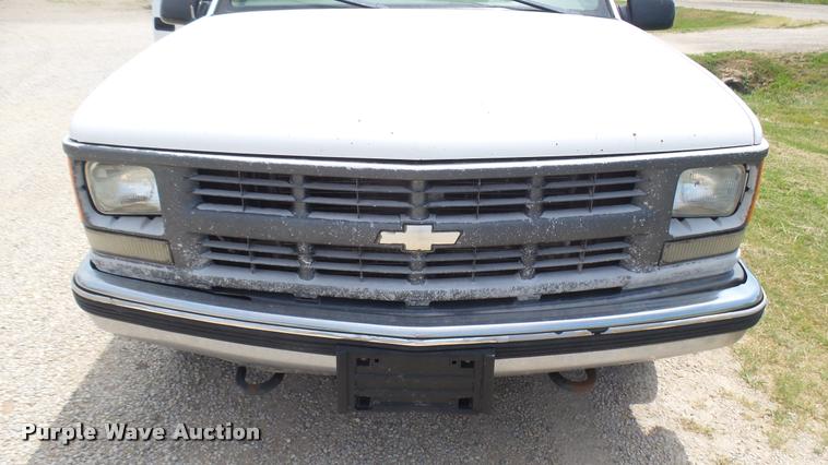 image for item DR9643 1999 Chevrolet Suburban C1500 SUV