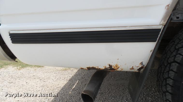 image for item DR9643 1999 Chevrolet Suburban C1500 SUV