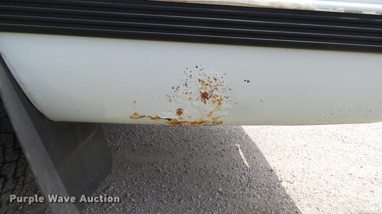 image for item DR9643 1999 Chevrolet Suburban C1500 SUV