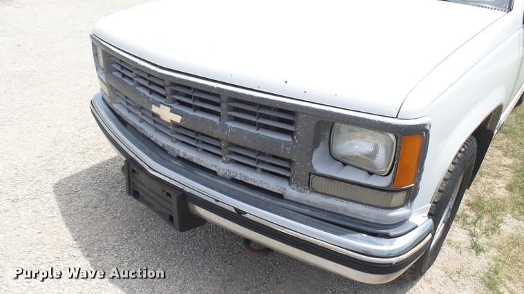 image for item DR9643 1999 Chevrolet Suburban C1500 SUV