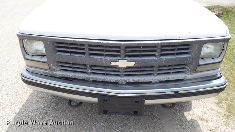 image for item DR9643 1999 Chevrolet Suburban C1500 SUV