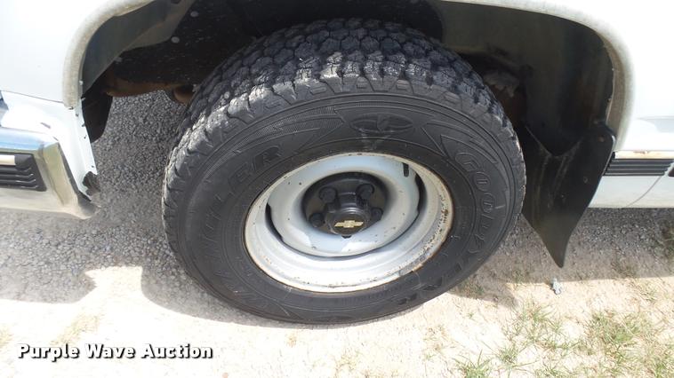 image for item DR9643 1999 Chevrolet Suburban C1500 SUV