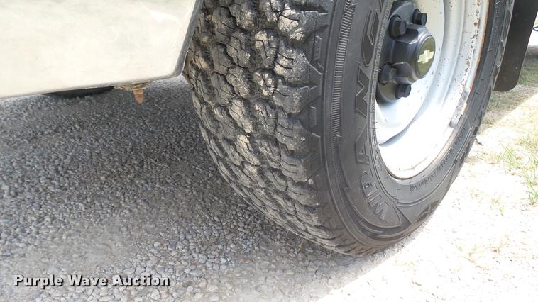 image for item DR9643 1999 Chevrolet Suburban C1500 SUV