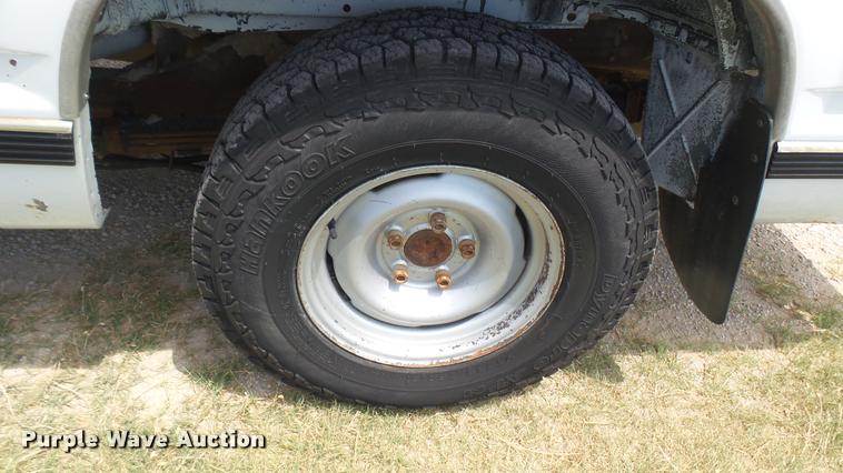 image for item DR9643 1999 Chevrolet Suburban C1500 SUV