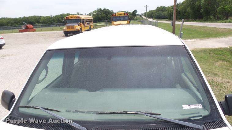 image for item DR9643 1999 Chevrolet Suburban C1500 SUV