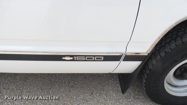 image for item DR9643 1999 Chevrolet Suburban C1500 SUV