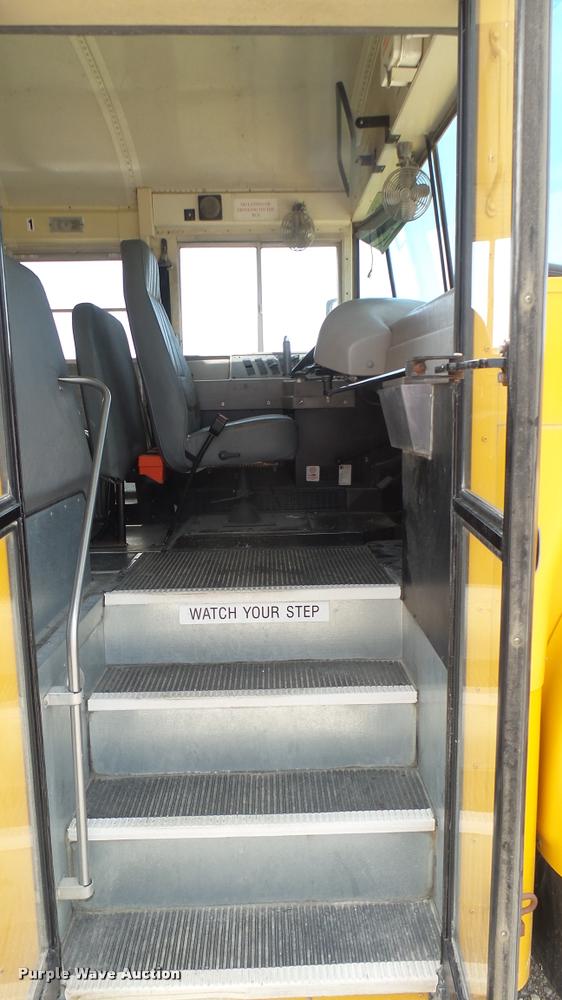 image for item DR9645 2004 International school bus